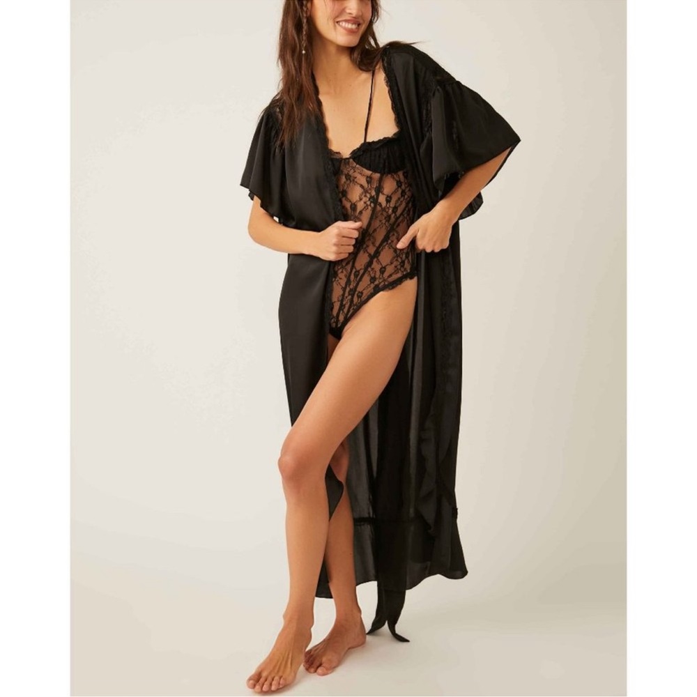 NWT free people Moonbeam sold robe/black/XS